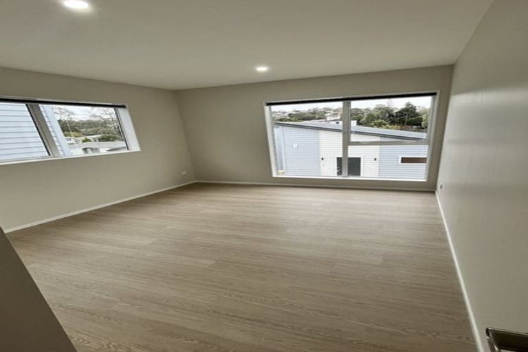 Photo of property in 28d Halberg Street, Glenfield, Auckland, 0629