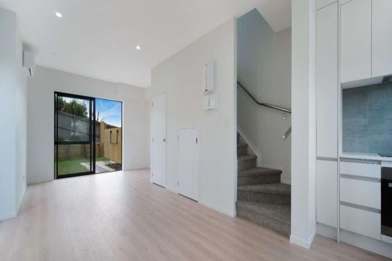 Photo of property in 8b Poruru Close, Papakura, 2110