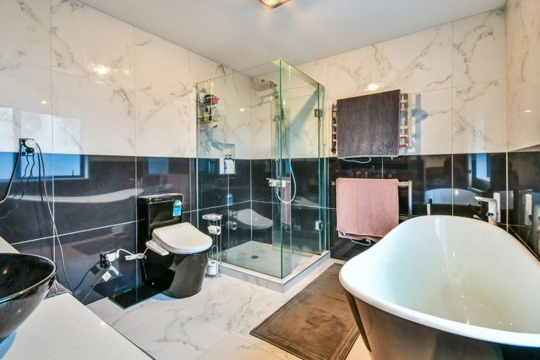 Photo of property in 14 Henriette Place, The Gardens, Auckland, 2105