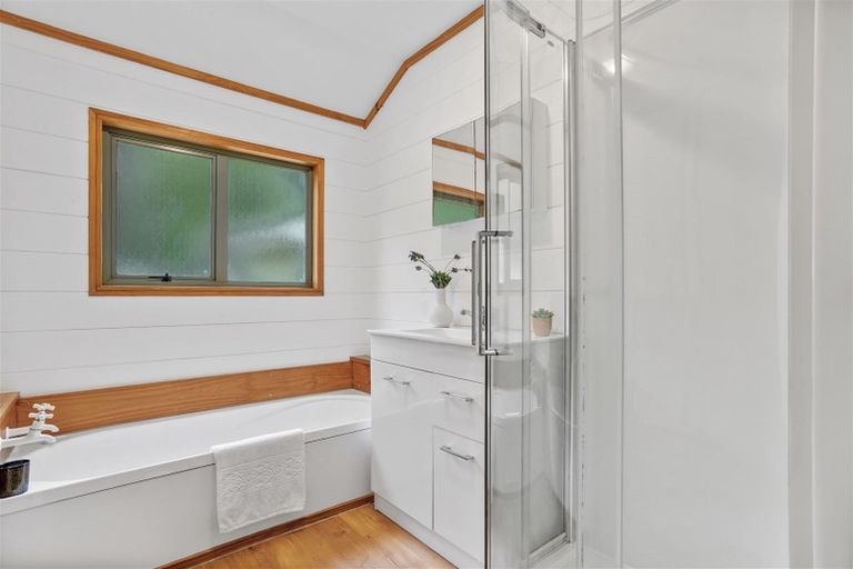 Photo of property in 60a Kaurilands Road, Titirangi, Auckland, 0604