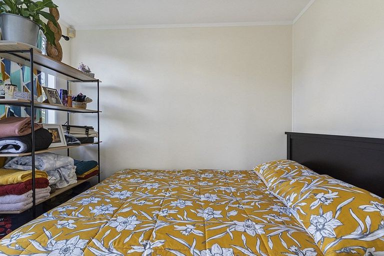 Photo of property in 12 Slim Place, Clendon Park, Auckland, 2103