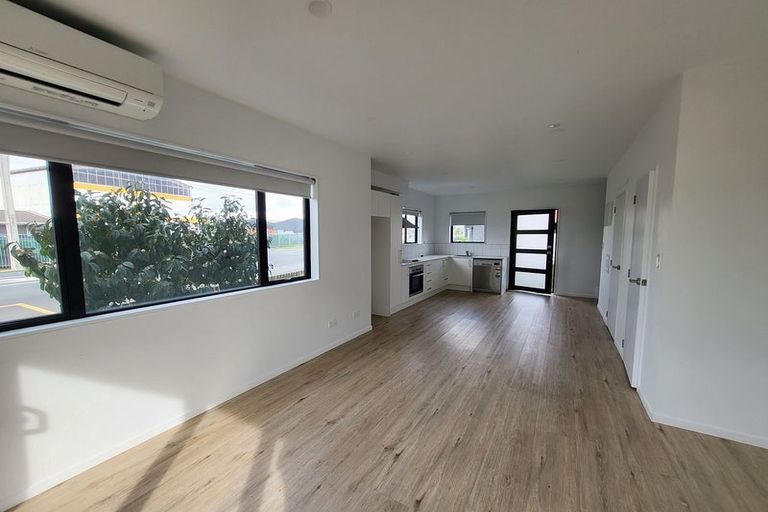 Photo of property in 1 Eileen Newey Place, Henderson, Auckland, 0612