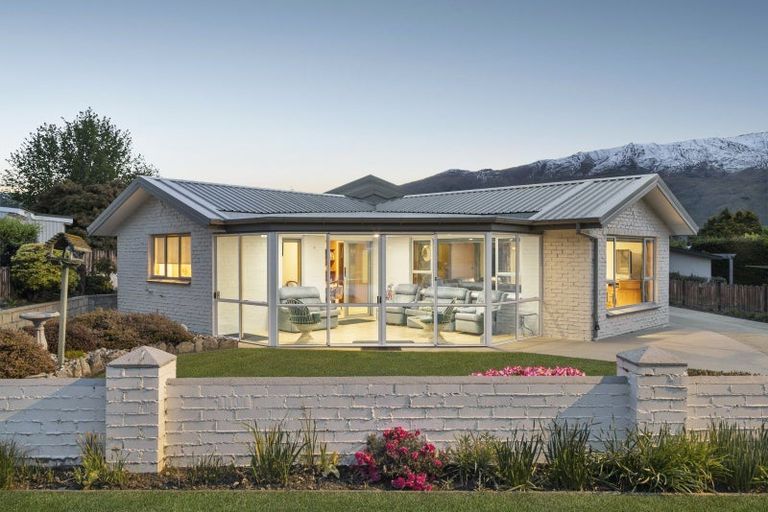 Photo of property in 27 Hunter Crescent, Wanaka, 9305