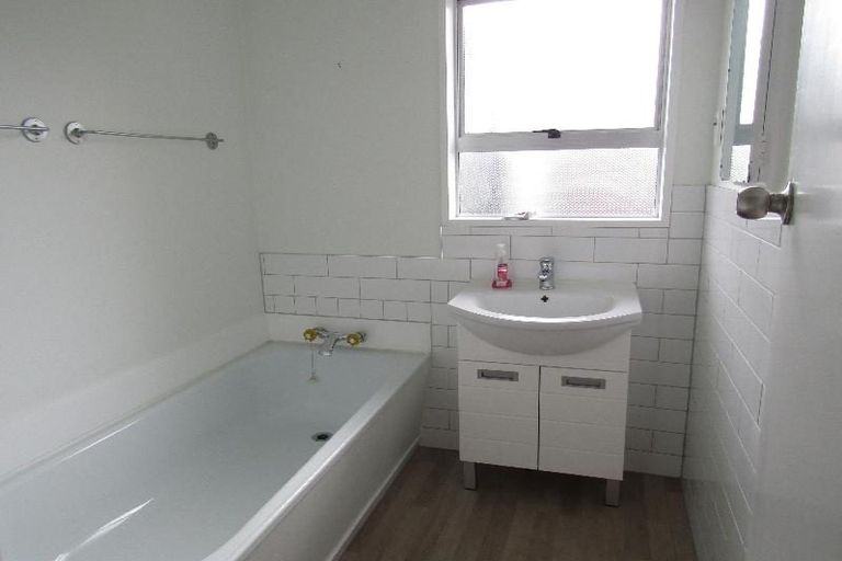 Photo of property in 4 Kereru Street, Two Mile Bay, Taupo, 3330