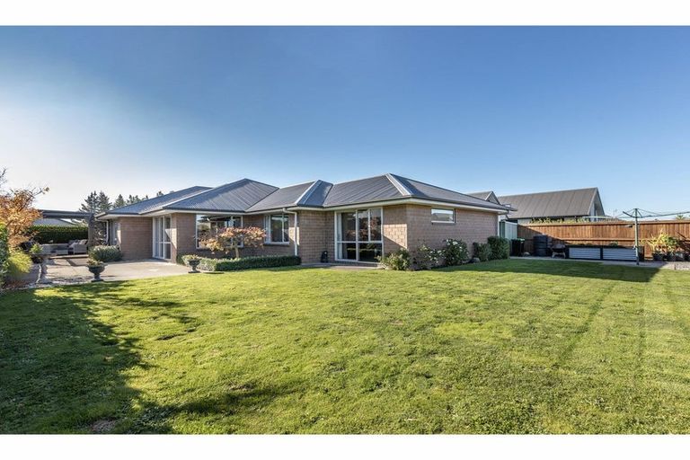 Photo of property in 48 Huntingdon Drive, Rangiora, 7400