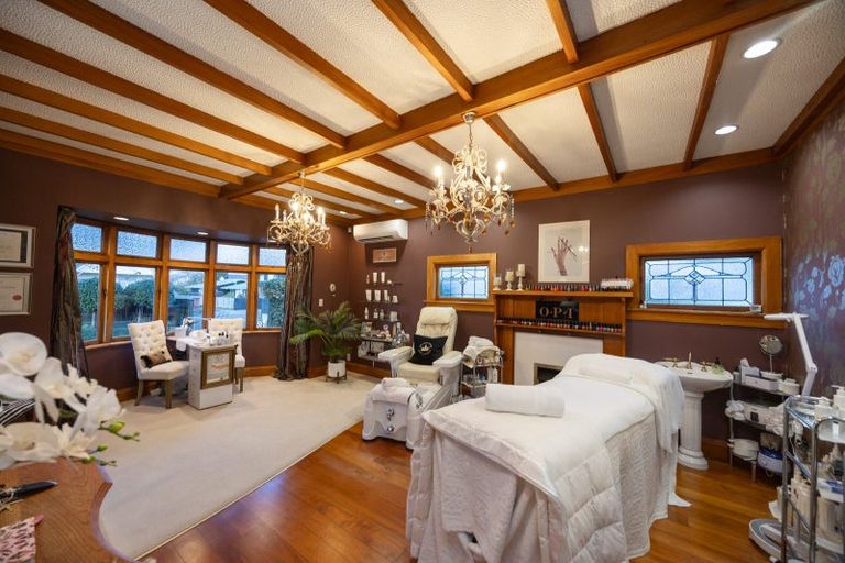 Photo of property in 244 Victoria Avenue, Hokowhitu, Palmerston North, 4410