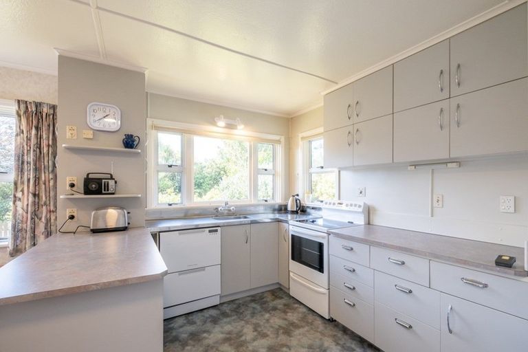 Photo of property in 38 Tawhiti Road, Hawera, 4610