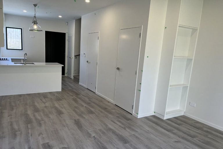 Photo of property in 6/241 Don Buck Road, Massey, Auckland, 0614