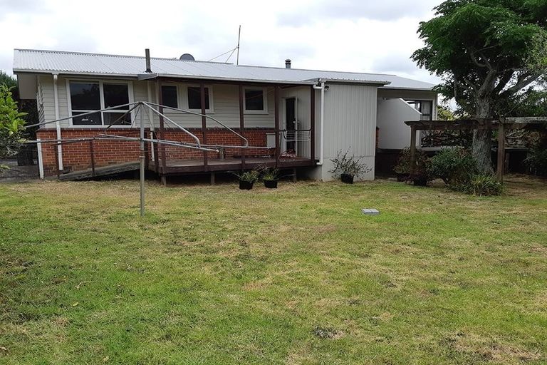 Photo of property in 28 Ussher Place, Pakuranga Heights, Auckland, 2010