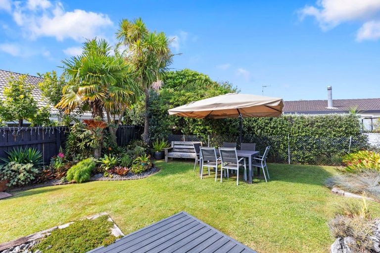 Photo of property in 10a Hayley Grove, Papamoa Beach, Papamoa, 3118