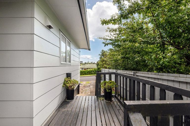 Photo of property in 2/8 Helena Street, Massey, Auckland, 0614