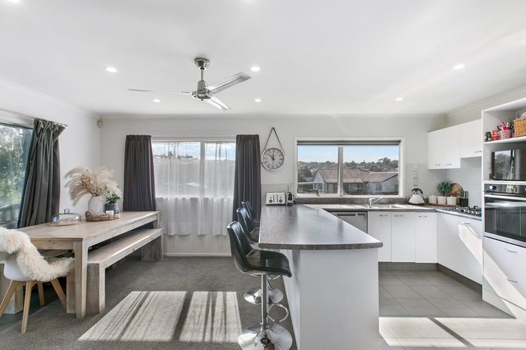 Photo of property in 4 Katrina Place, Massey, Auckland, 0614