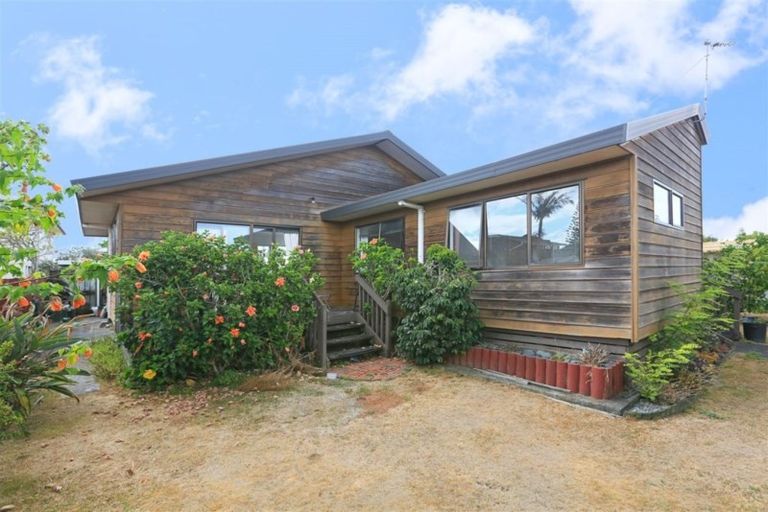 Photo of property in 180 Te Atatu Road, Te Atatu South, Auckland, 0610
