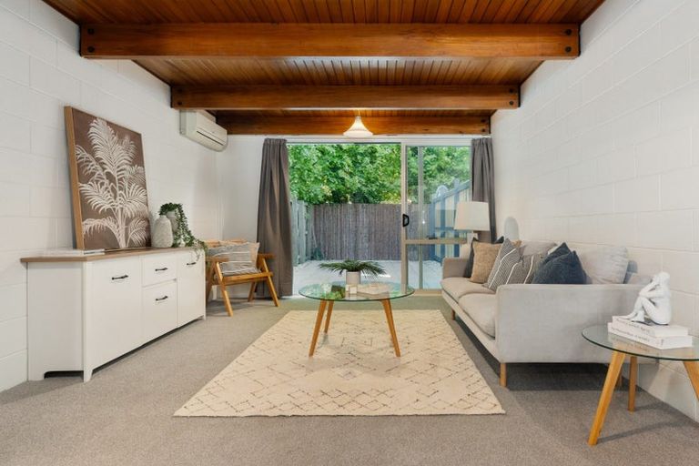 Photo of property in 2/140 Waimairi Road, Ilam, Christchurch, 8041