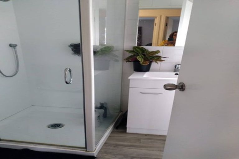 Photo of property in 10 Sabana Place, Unsworth Heights, Auckland, 0632