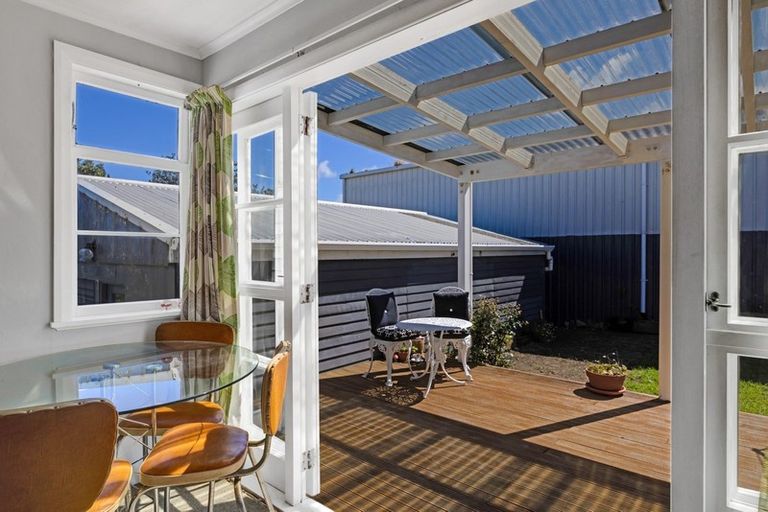 Photo of property in 57 Domett Street, Opunake, 4616