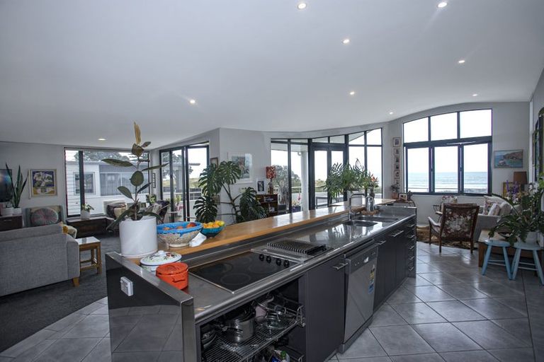 Photo of property in 203 Marine Parade, Mount Maunganui, 3116