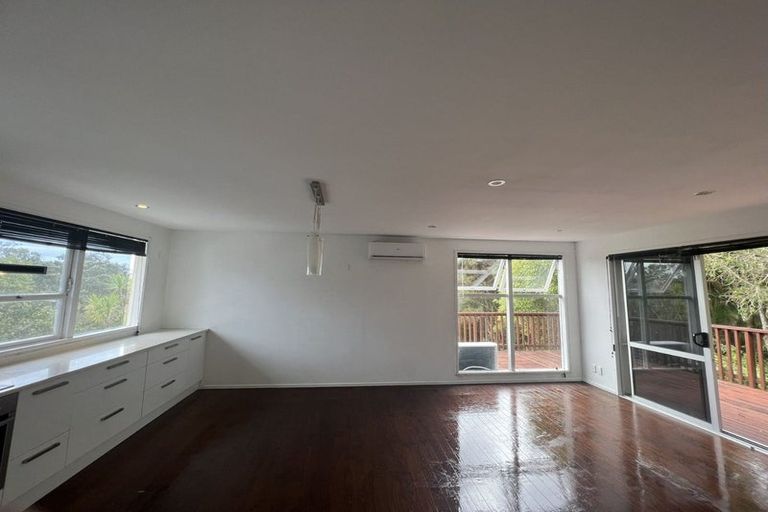 Photo of property in 11 Holt Avenue, Torbay, Auckland, 0630