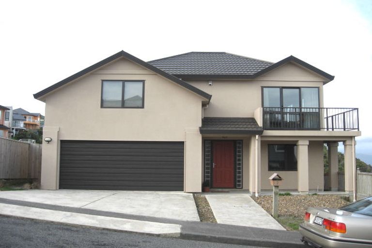 Photo of property in 7 Forbes Lane, Newlands, Wellington, 6037