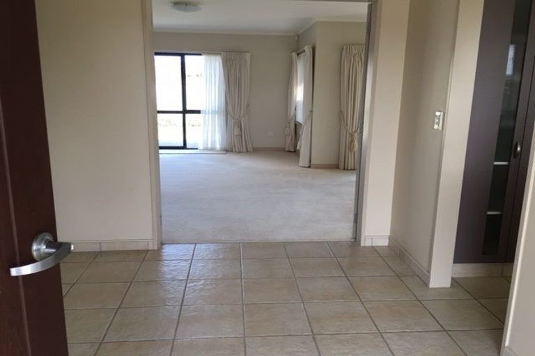 Photo of property in 98 Guildford Drive, Paraparaumu Beach, Paraparaumu, 5032