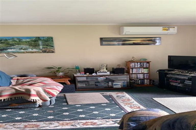Photo of property in 28 Pukeroa Place, Papakura, 2110