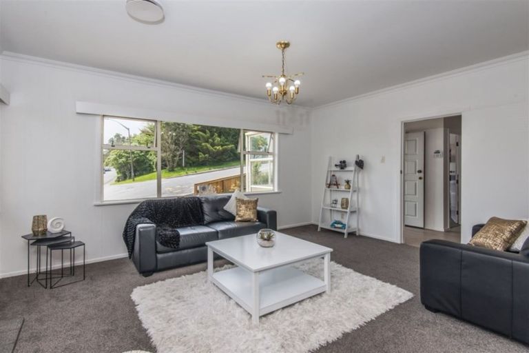 Photo of property in 20 Horokiwi Road West, Newlands, Wellington, 6037