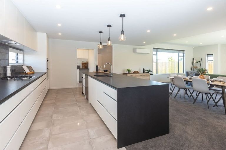 Photo of property in 11 Loch Tanna Way, Broomfield, Christchurch, 8042