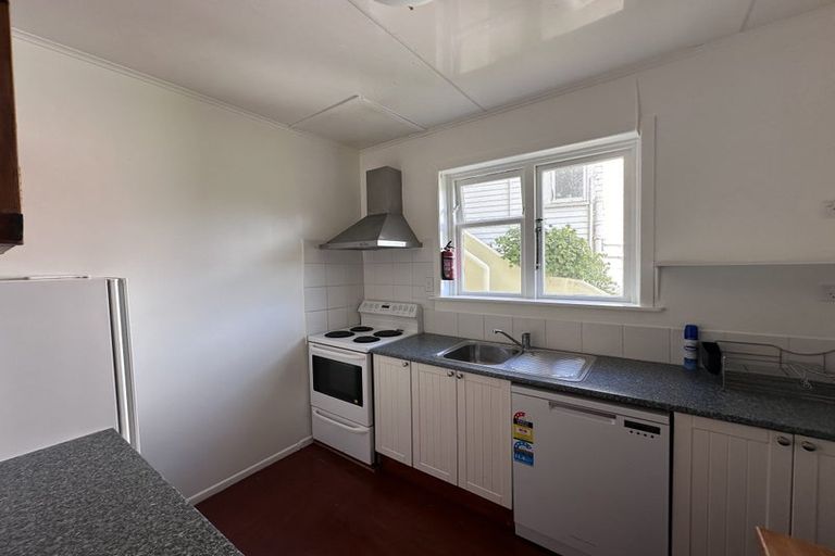 Photo of property in 20u2 Saint Michaels Crescent, Kelburn, Wellington, 6012
