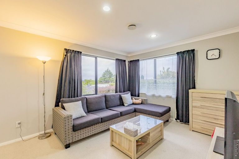 Photo of property in 18a Enderby Drive, Te Atatu Peninsula, Auckland, 0610