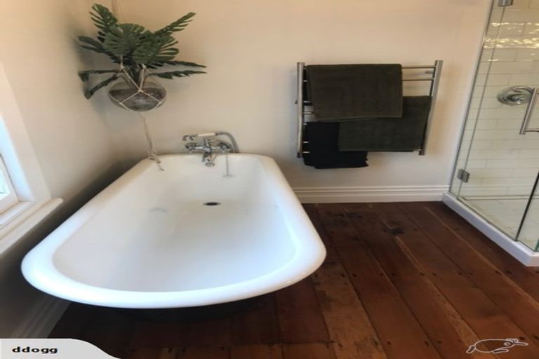 Photo of property in 17a Crawford Avenue, Mangere Bridge, Auckland, 2022