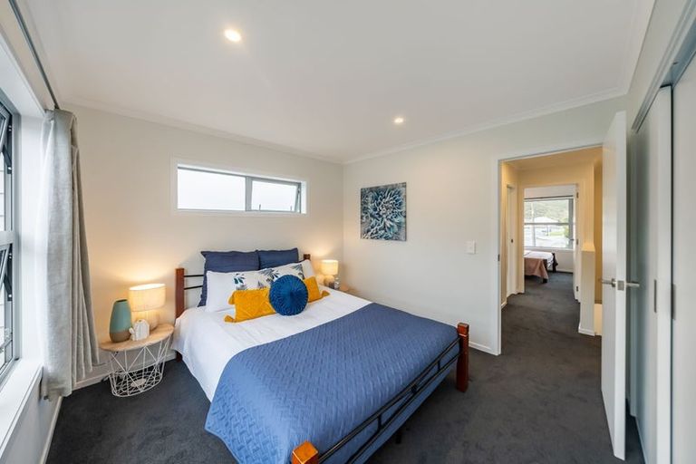 Photo of property in 2 Ronalds Way, Taita, Lower Hutt, 5011