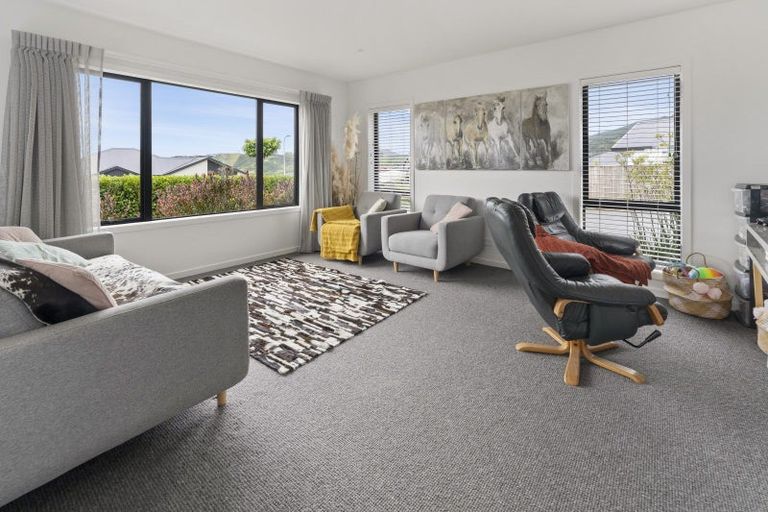 Photo of property in 17 Huntaway Close, Stoke, Nelson, 7011