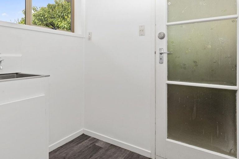 Photo of property in 120 Woodglen Road, Glen Eden, Auckland, 0602