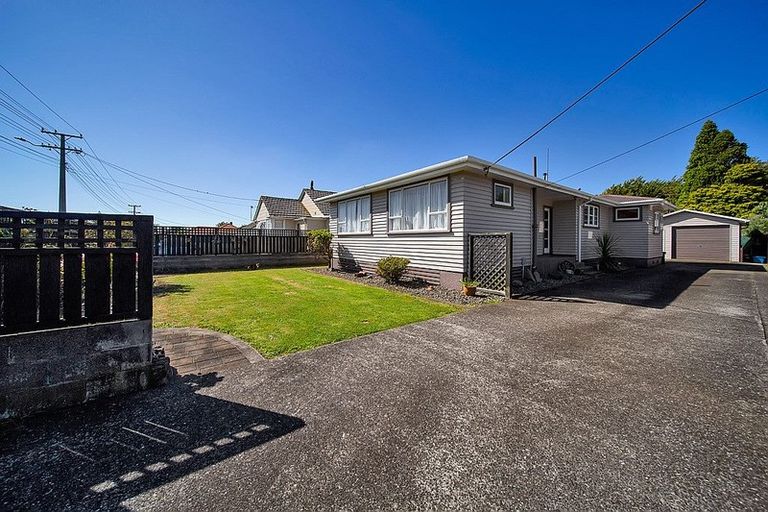 Photo of property in 9 Manawapou Road, Hawera, 4610
