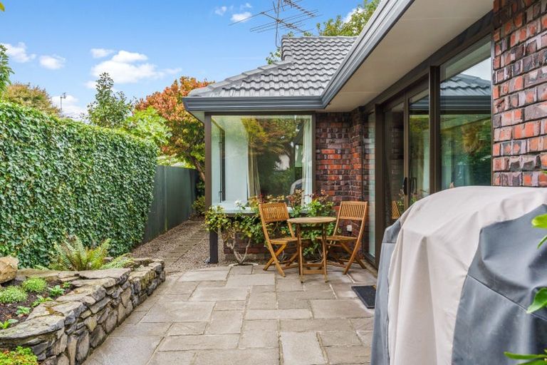 Photo of property in 33 Highland Place, Avonhead, Christchurch, 8042