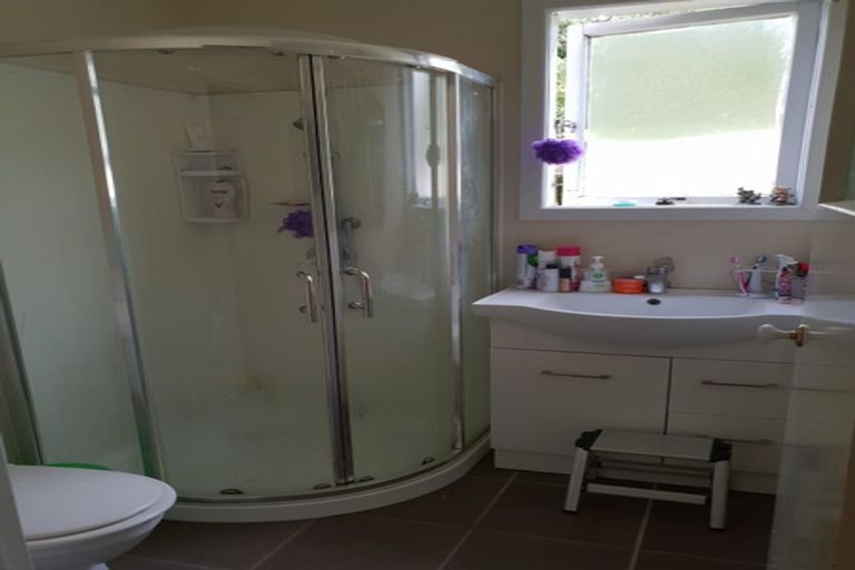 Photo of property in 19 Paton Avenue, Te Atatu South, Auckland, 0610