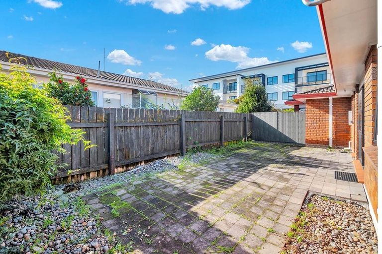 Photo of property in 2/6 Menary Street, Papakura, 2110