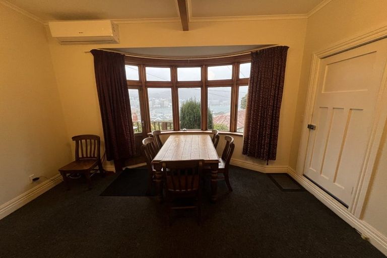 Photo of property in 27 Shannon Street, Mount Victoria, Wellington, 6011