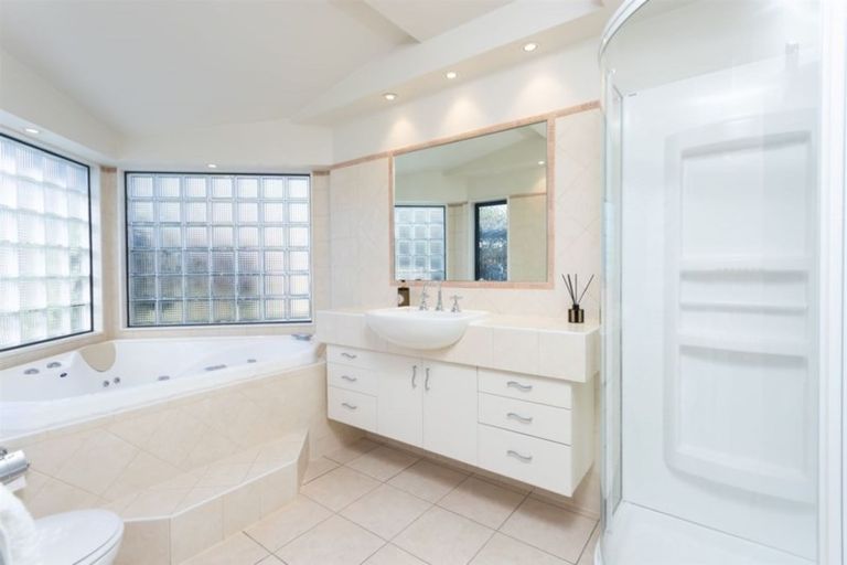 Photo of property in 11 Cricklewood Place, Avonhead, Christchurch, 8042