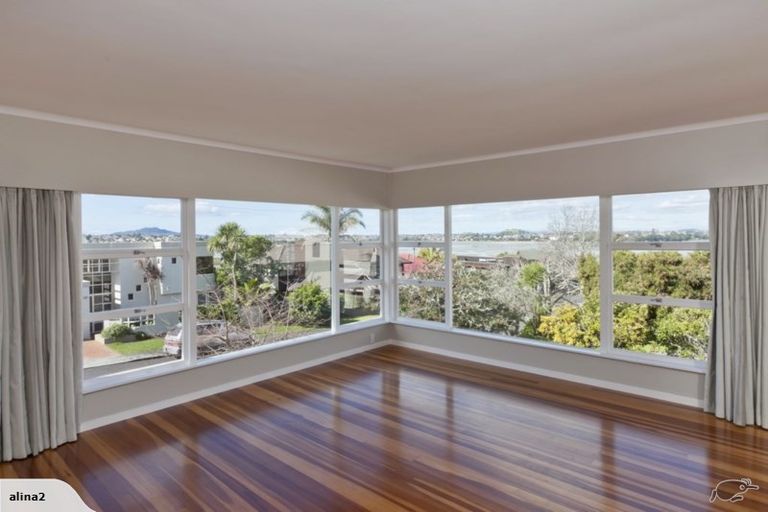 Photo of property in 27 Mcbreen Avenue, Northcote, Auckland, 0627