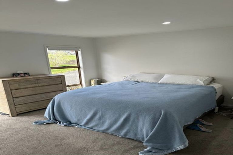 Photo of property in 1/57 Aeroview Drive, Beach Haven, Auckland, 0626