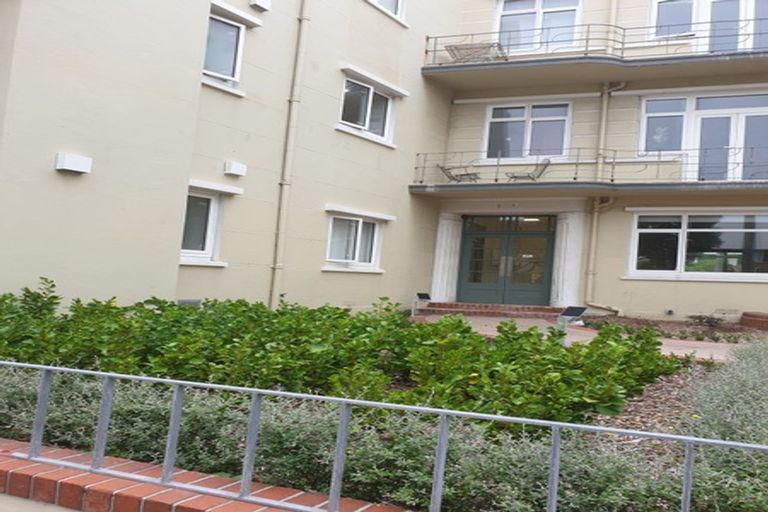 Photo of property in Fountain Court, 48u9 Oriental Parade, Oriental Bay, Wellington, 6011