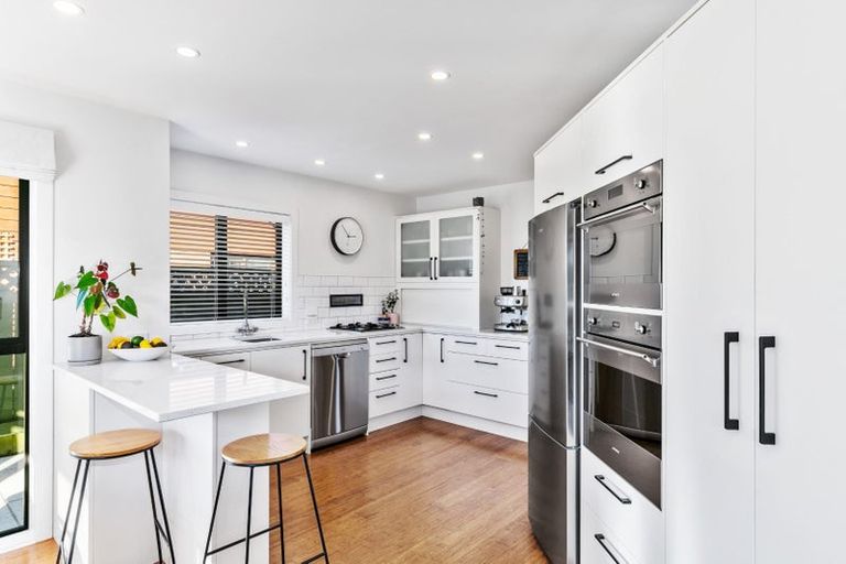 Photo of property in 17 Hinau Street, Woburn, Lower Hutt, 5010