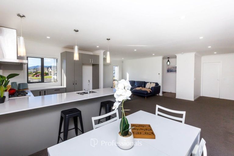 Photo of property in 32 Filmer Crescent, Wallaceville, Upper Hutt, 5018