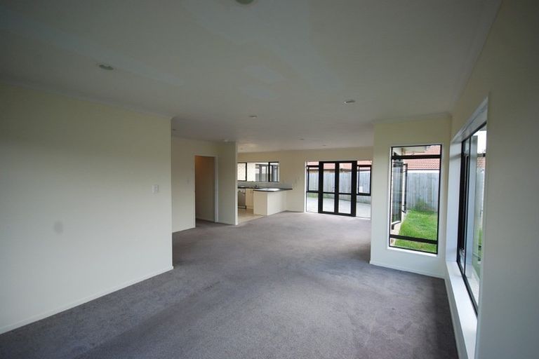 Photo of property in 3 Maadi Place, Papakura, 2110