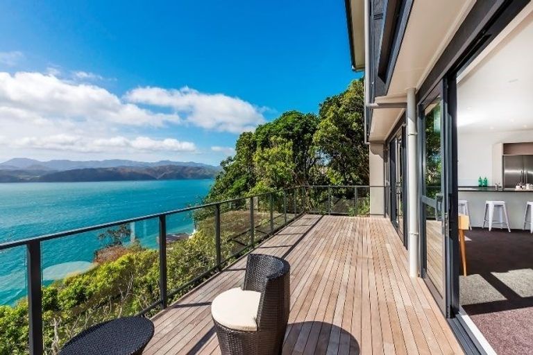 Photo of property in 67 Pretoria Road, Karaka Bays, Wellington, 6022