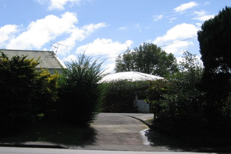 Photo of property in 1 Metcalfe Road, Henderson, Auckland, 0610