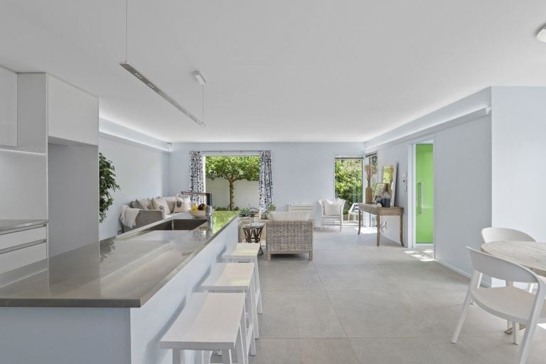 Photo of property in 64 Hewitts Road, Merivale, Christchurch, 8014