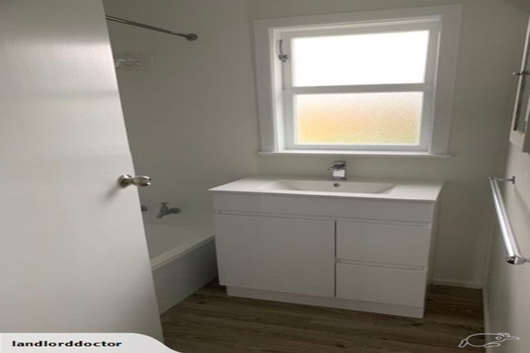 Photo of property in 7 Christmas Road, Manurewa, Auckland, 2102