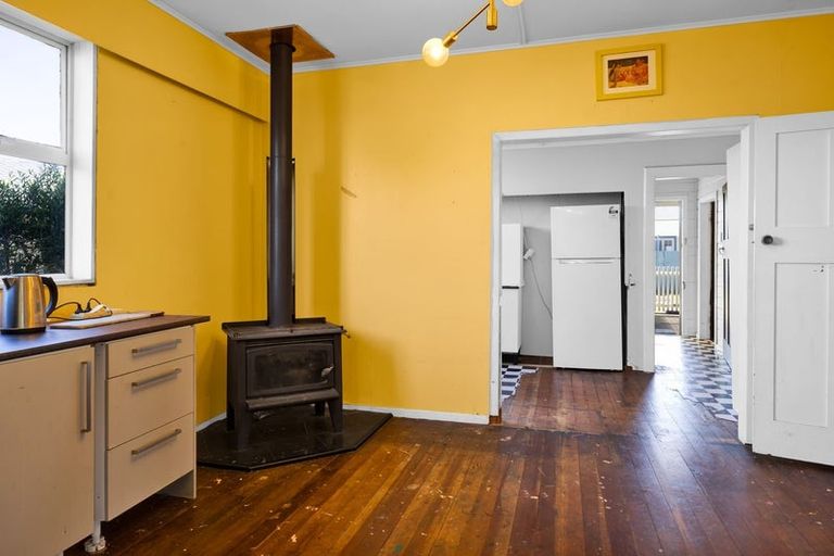 Photo of property in 25 Milmoe Street, Hawera, 4610